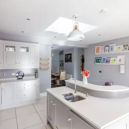 Guestready - Restful In Drimnagh דבלין