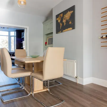 Gasthuis Guestready - Restful In Drimnagh 4*